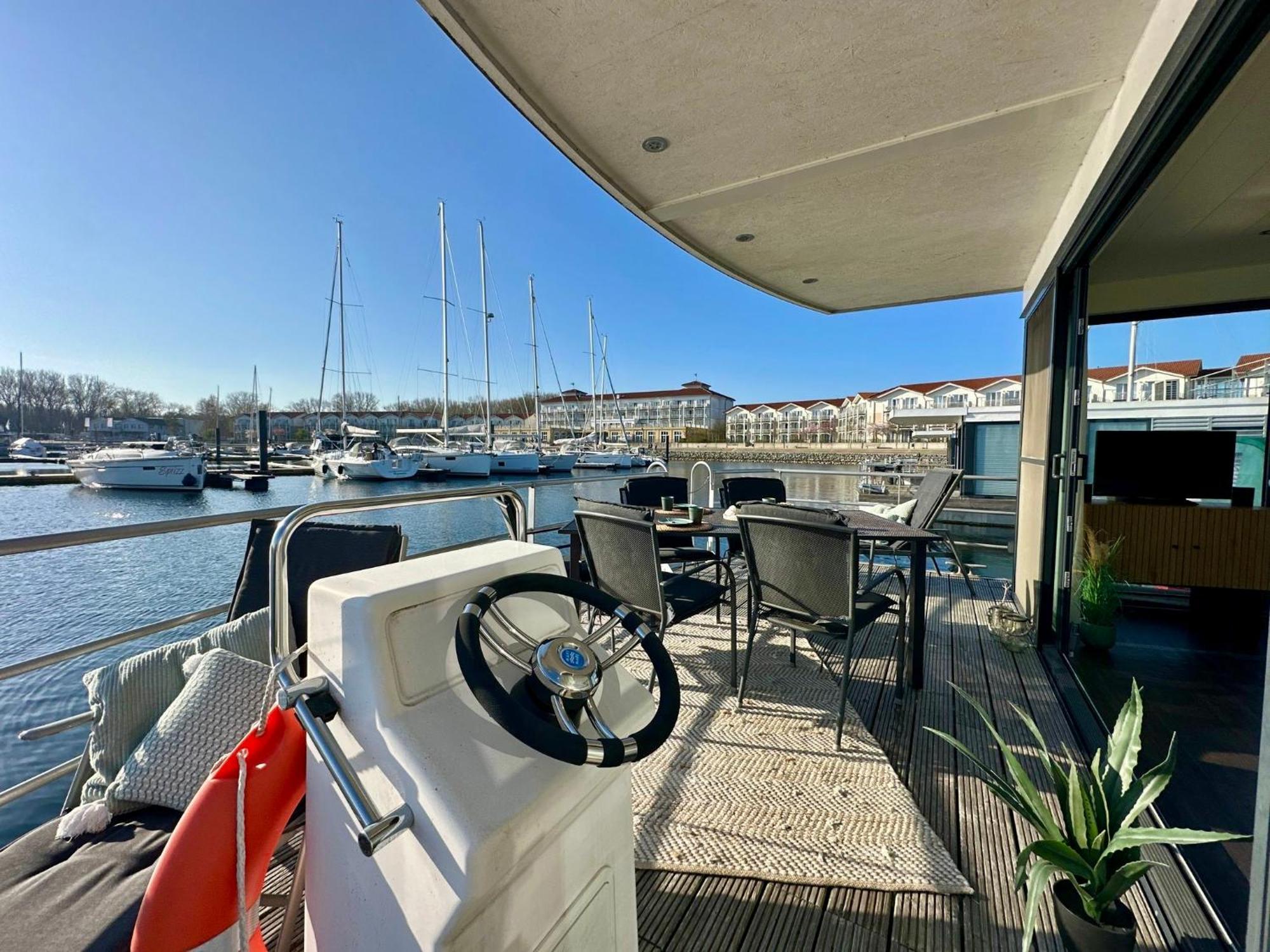 Exklusives Ostsee-Hausboot, Kueche Mit Spueler, Tv, Grosse Sonnenterrasse, 3X Kostenfreie Kfz-Parkplaetze, Klimaanlage, Bis Zu 6 Personen, 2X Baeder, Waschmaschine Boltenhagen  Exteriér fotografie
