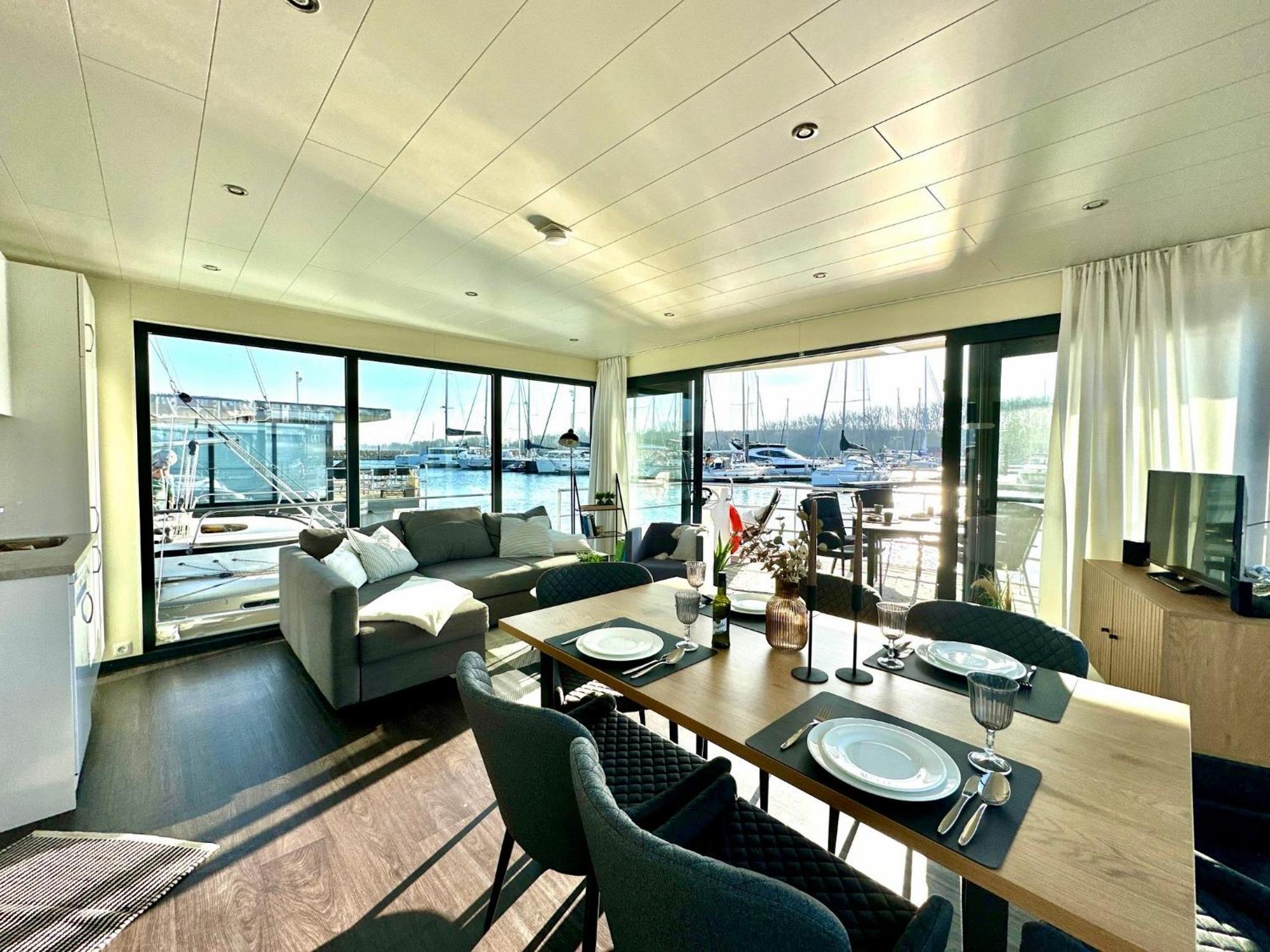Exklusives Ostsee-Hausboot, Kueche Mit Spueler, Tv, Grosse Sonnenterrasse, 3X Kostenfreie Kfz-Parkplaetze, Klimaanlage, Bis Zu 6 Personen, 2X Baeder, Waschmaschine Boltenhagen  Exteriér fotografie